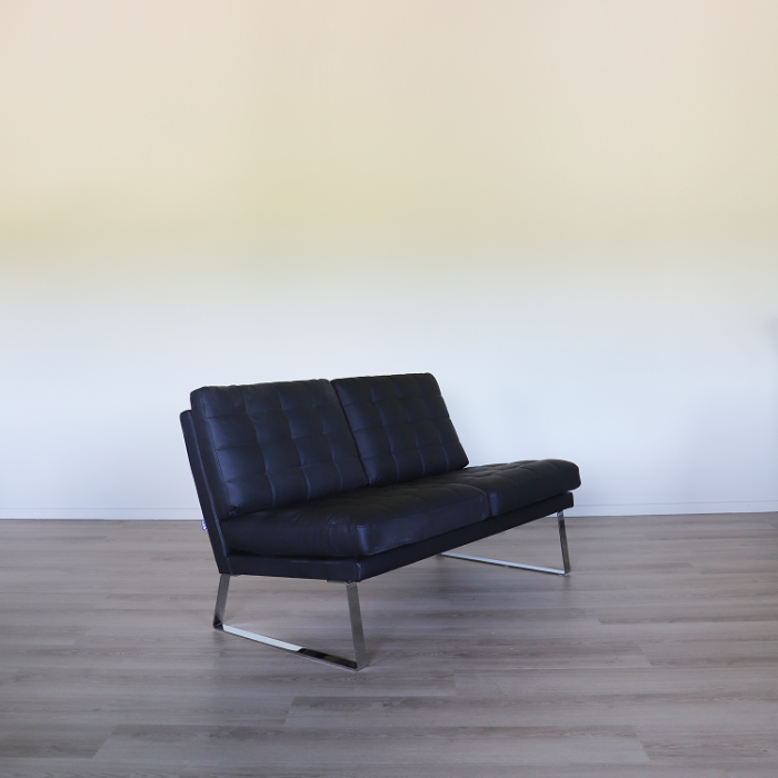 Sofa med fodskammel