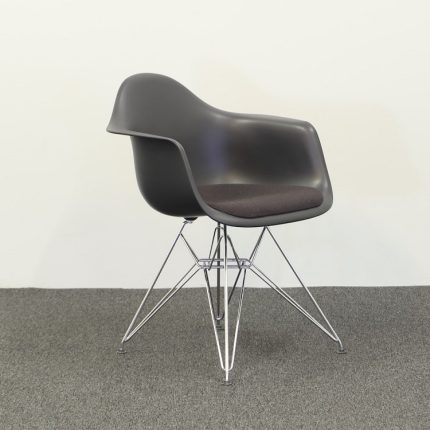 Eames DAR-lænestol | VITRA