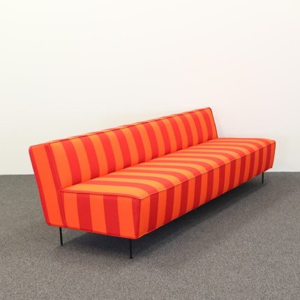 Modern Line-sofa | GUBI