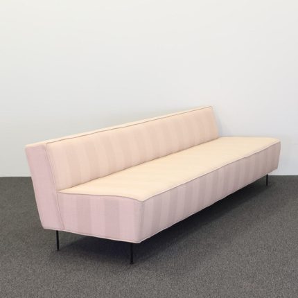 Modern Line-sofa | GUBI