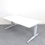 Manuelt højdejusterbart skrivebord Alvar
  Lite 160 cm | HERMAN MILLER