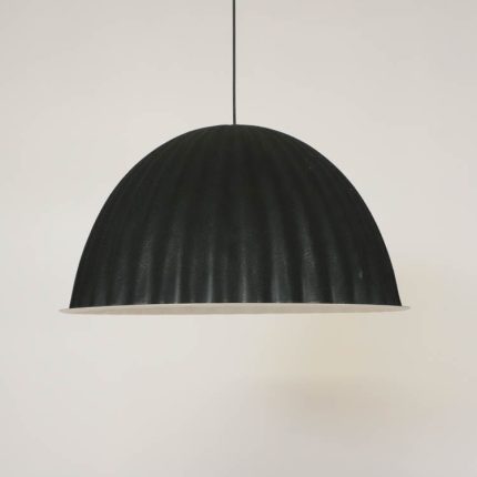 Under klokke-loftslampen
