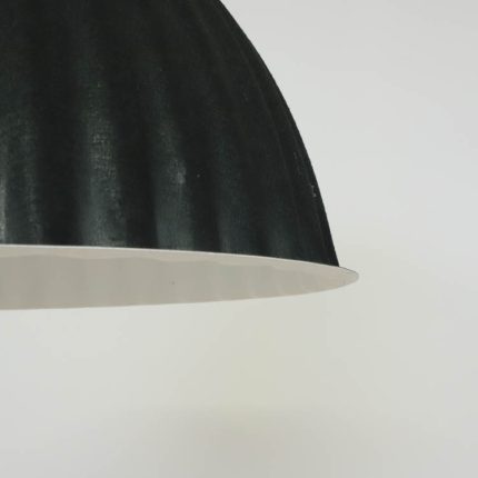 Under klokke-loftslampen