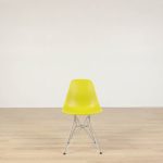 Eames sidestol i glasfiber DSR | VITRA