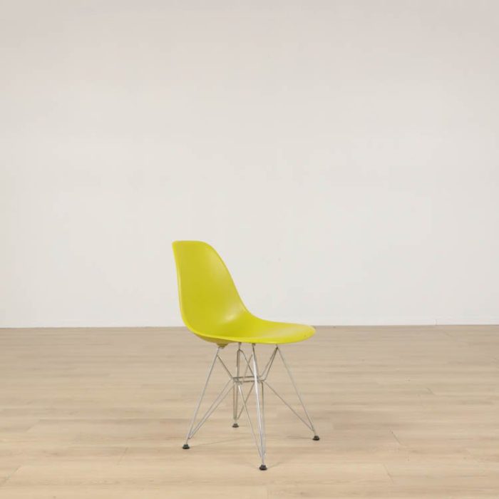 Eames sidestol i glasfiber DSR | VITRA