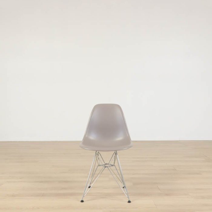 Eames sidestol i glasfiber DSR | VITRA