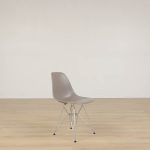 Eames sidestol i glasfiber DSR | VITRA