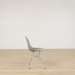 Eames sidestol i glasfiber DSR | VITRA