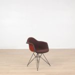 Eames-lænestol i plast DAR | VITRA