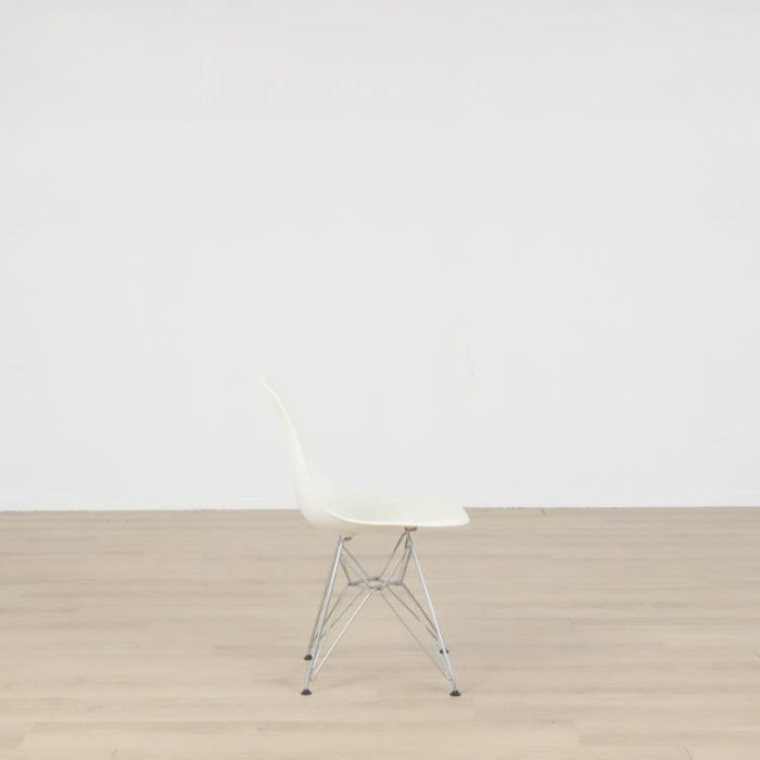 Stol Eames Plastic Chair