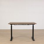 Højdejusterbart skrivebord