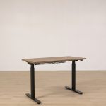 Højdejusterbart skrivebord